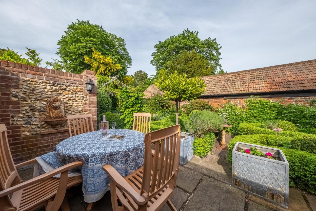 Extraordinary 15Th Century Timber Framed Cottage In Famous Medieval Village - The Tryst Lavenham Exterior photo